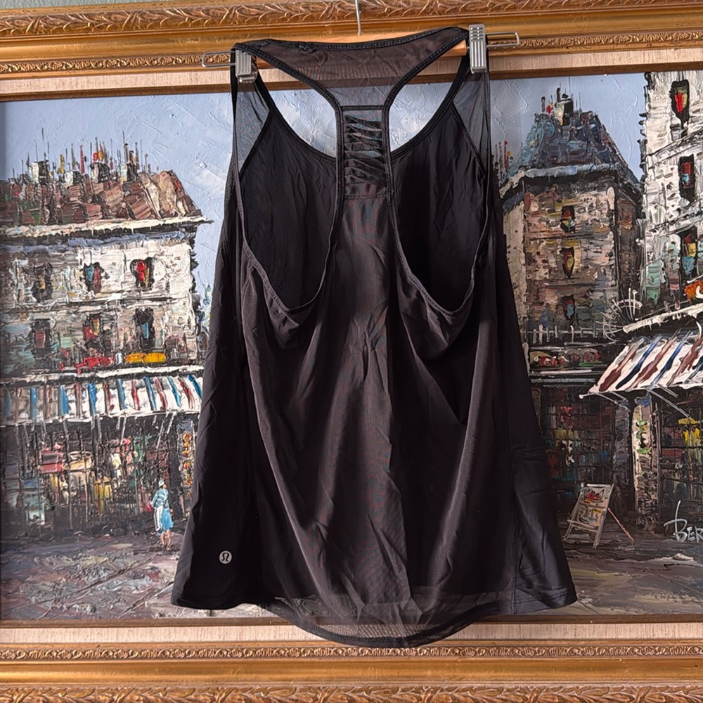 Lululemon share back tank size 6